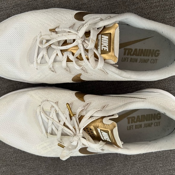 NIKE METCONS - Picture 5 of 5